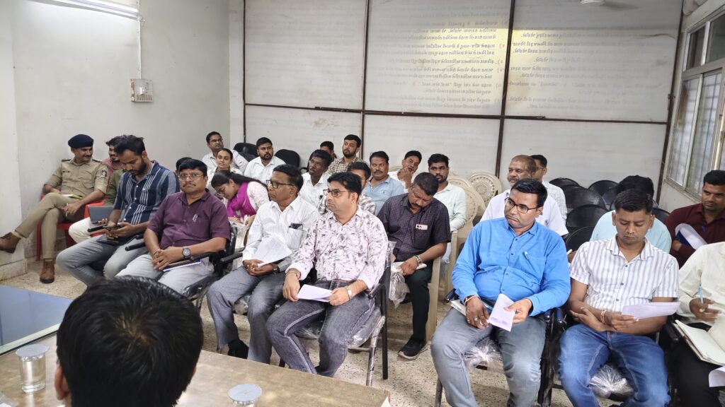 ગરબાડા મામલતદાર કચેરી ખાતે પ્રાંત અધિકારી મિલિંદ દવેની અધ્યક્ષતામાં સંકલન સમિતિની બેઠક યોજાઈ. 