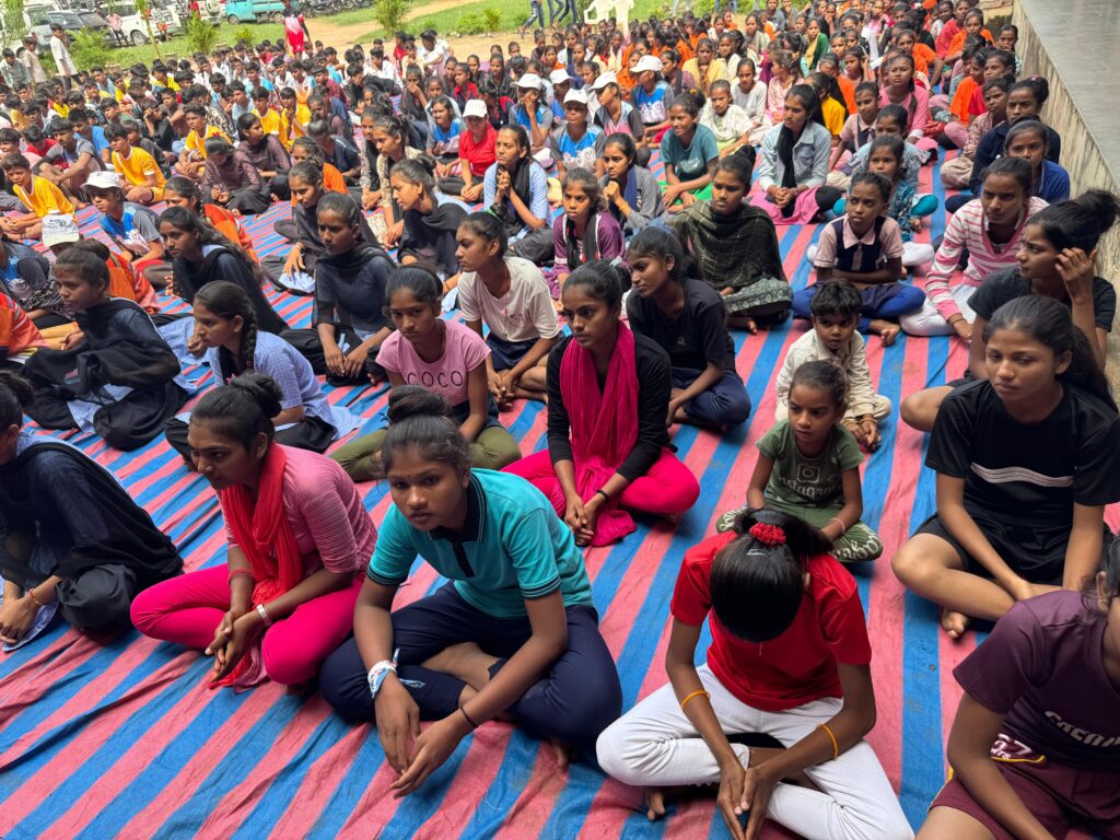 દાહોદ જિલ્લાના ધાનપુર તાલુકા ખાતે પંચાયત અને કૃષિ મંત્રીશ્રી બચુભાઈ ખાબડની ઉપસ્થિતિ હેઠળ શ્રી આદિવાસી આશ્રમ શાળા, ડુંગરપુર ખાતે ૬૯ મી અખિલ ભારતીય શાળાકીય કબડ્ડી સ્પર્ધા યોજાઇ*