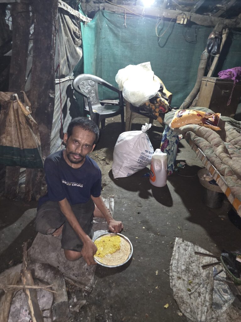 સમસ્ત આદિવાસી સમાજ દ્વારા દિવ્યાંગ વ્યક્તિ માટે તાત્કાલિક ઘર ફાળવી આપવા માટે ચીખલી તાલુકા વિકાસ અધિકારીને રજૂઆત કરી.