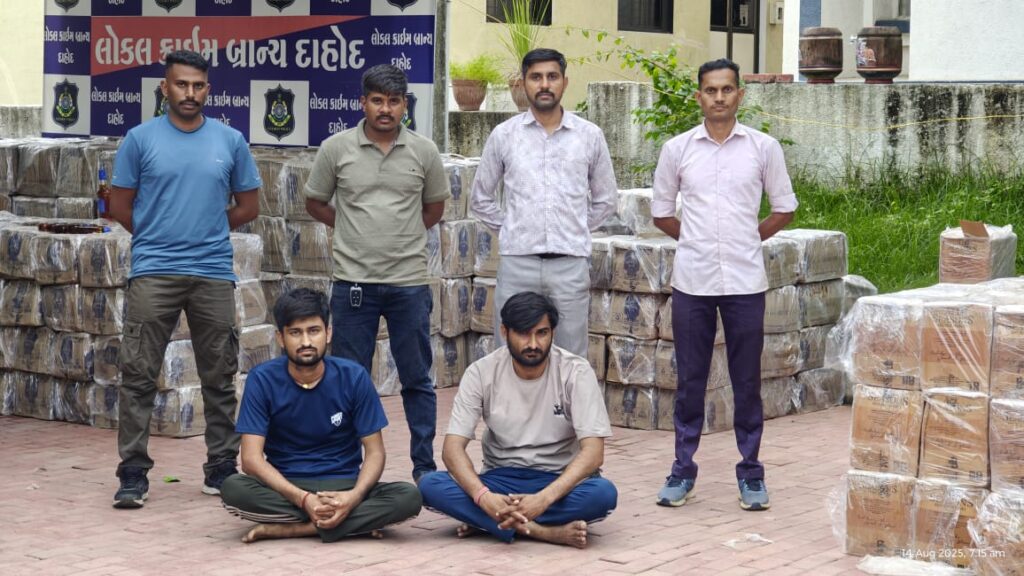 દાહોદમાં વિદેશી દારૂનો મોટો જથ્થો પકડાયો:ટાટા સિગ્ના ટેન્કરમાંથી 1.67 કરોડનો દારૂ જપ્ત, રાજસ્થાનના બે શખ્સની ધરપકડ.!