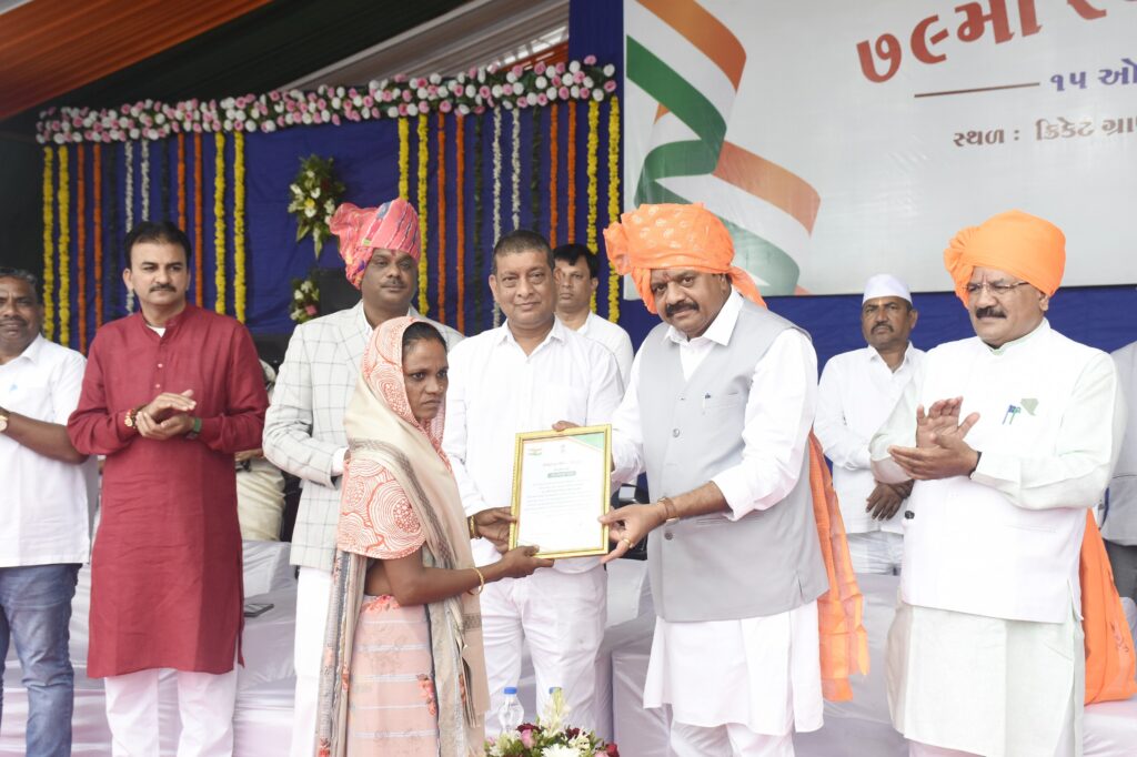 લીમખેડા ખાતે ૭૯ સ્વાતંત્ર્ય પર્વની ગરિમામય ઉજવણી* *દાહોદ જિલ્લા કક્ષાના સ્વાતંત્ર્ય પર્વની ઉજવણી કલેકટરશ્રી યોગેશ નિરગુડેના હસ્તે કરાઇ*