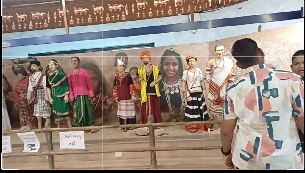 દાહોદમાં આવેલ આદિવાસી મ્યુઝિયમ ખાતે દર શનિવાર – રવિવાર ના દિવસે સ્વ-સહાય જૂથની બહેનો દ્વારા બનાવેલ ઉત્પાદનો માટે હસ્તકલા મેળો યોજાશે* *ગ્રામ્ય મહિલાઓને આર્થિક રીતે સશક્ત બનવા અને તેમની રચનાત્મકતાને આગળ વધારવા માટેનો મુખ્ય હેતુ*