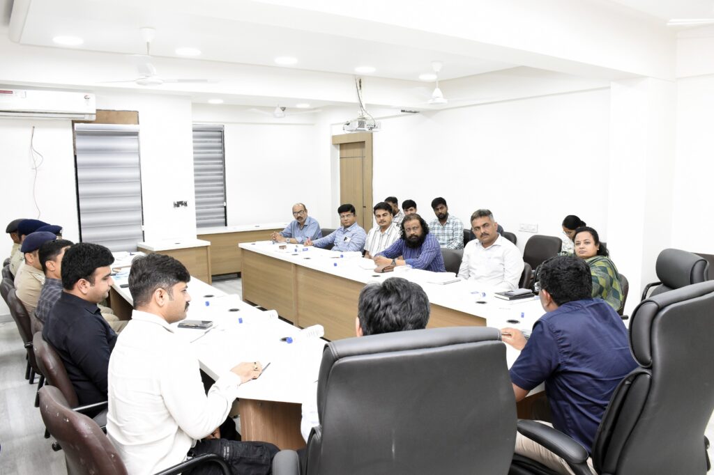 દાહોદ જિલ્લા કલેકટરશ્રી યોગેશ નિરગુડેના અધ્યક્ષ સ્થાને ટુરિઝમ અંતર્ગત બેઠક યોજાઈ* *એડવેન્ચર પ્રવાસન માટેના સ્થળનું નિરીક્ષણ કરીને પ્રિ-પ્લાનિંગ દ્વારા પ્રવાસનને મહત્વતા આપી વિકસાવવા માટે તમામ પ્રયત્નો કરવા-કલેકટર શ્રી યોગેશ નિરગુડે* 