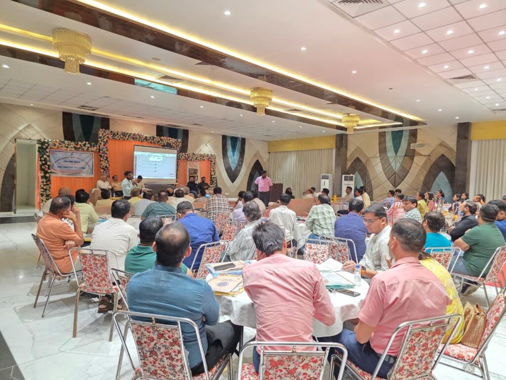 *કલેક્ટરશ્રી યોગેશ નિરગુડેના અધ્યક્ષ સ્થાને અવંતિકા રિસોર્ટ ખાતે ખાનગી IMA તબીબો માટે આરોગ્ય પ્રોગ્રામ અને આધુનિક સેવાઓ બાબતે સીએમઈ યોજાઈ*  *પ્રધાનમંત્રી જન આરોગ્ય યોજના PMJAY અંતર્ગત વધુ ને વધુ પ્રાઇવેટ ડૉકટર્સ આ યોજનામાં જોડાય અને તેનો લાભ દાહોદની જનતાને મળે તે અંગે ચર્ચા કરાઈ*