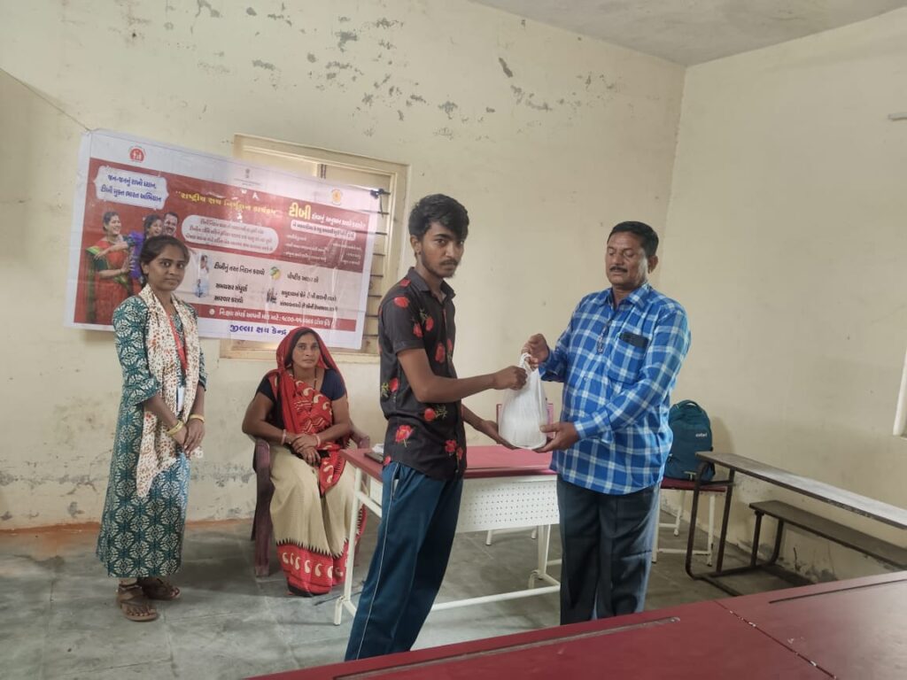 ગરબાડામાં રાષ્ટ્રીય નિર્મૂલન કાર્યક્રમ અવન્યે નીક્ષય પોષણ કીટ વિતરણ કરાઈ   