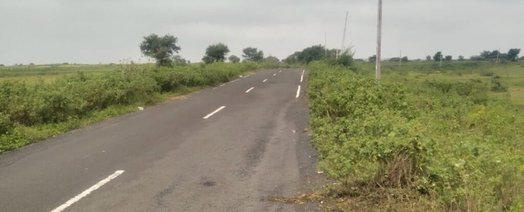દાહોદમાં માર્ગ અને મકાન વિભાગ, પંચાયત દ્વારા ફતેપુરા તાલુકાના સાગડાપાડા, આફવા રોડની જંગલ કટિંગની કામગીરી હાથ ધરાઈ*