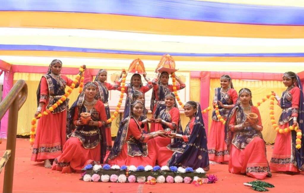 *કલેક્ટરશ્રી યોગેશ નિરગુડેની ઉપસ્થિતિમાં ગુર્જર ભારતી શૈક્ષણિક સંકુલ નગરાળા ખાતે ગરબા મહોત્સવ 2025 યોજાયો*
