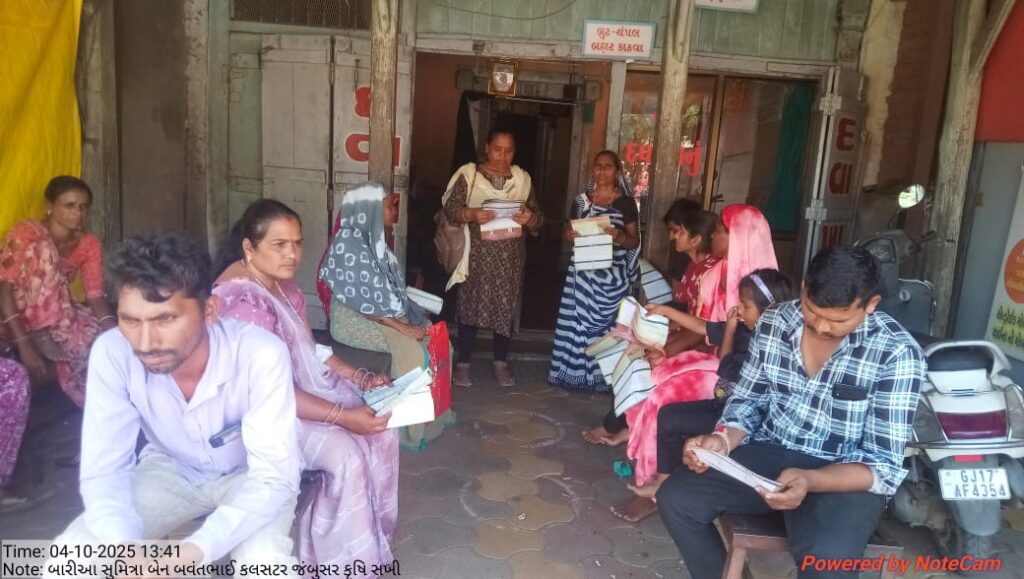 દાહોદ જિલ્લામાં વિવિધ ગામોમાં પ્રાકૃતિક ખેતી કરતા ખેડૂતોએ પ્રાકૃતિક ખેતીની તાલીમો યોજી તમામ ખેડૂતોને પ્રાકૃતિક ખેતી અપનાવવા સમજણ આપી* *પ્રાકૃતિક ખેતી જમીનને બચાવીને આપણને સ્વસ્થ ખોરાક આપવાની સાથે ખેડૂતોની આર્થિક સ્થિતિ પણ સુધારી શકે છે.*