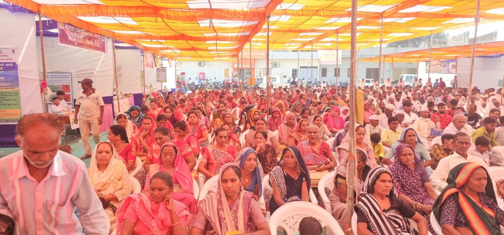 ઝાલોદ એપીએમસી ખાતે ઝાલોદ ધારાસભ્યશ્રી મહેશભાઈ ભુરીયાના અધ્યક્ષ સ્થાને રવિ-કૃષિ મહોત્સવનો થયો શુભારંભ ઝાલોદ 130 વિધાનસભાના ધારાસભ્યશ્રી મહેશભાઈ ભુરીયાએ પ્રાકૃતિક ખેત પદ્ધતિ અપનાવી બાગાયત ક્ષેત્રે અગ્રેસર બનેલા ખેડૂતોની મહેનતને બિરદાવી