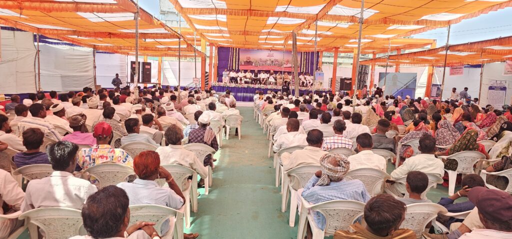 ઝાલોદ એપીએમસી ખાતે ઝાલોદ ધારાસભ્યશ્રી મહેશભાઈ ભુરીયાના અધ્યક્ષ સ્થાને રવિ-કૃષિ મહોત્સવનો થયો શુભારંભ ઝાલોદ 130 વિધાનસભાના ધારાસભ્યશ્રી મહેશભાઈ ભુરીયાએ પ્રાકૃતિક ખેત પદ્ધતિ અપનાવી બાગાયત ક્ષેત્રે અગ્રેસર બનેલા ખેડૂતોની મહેનતને બિરદાવી