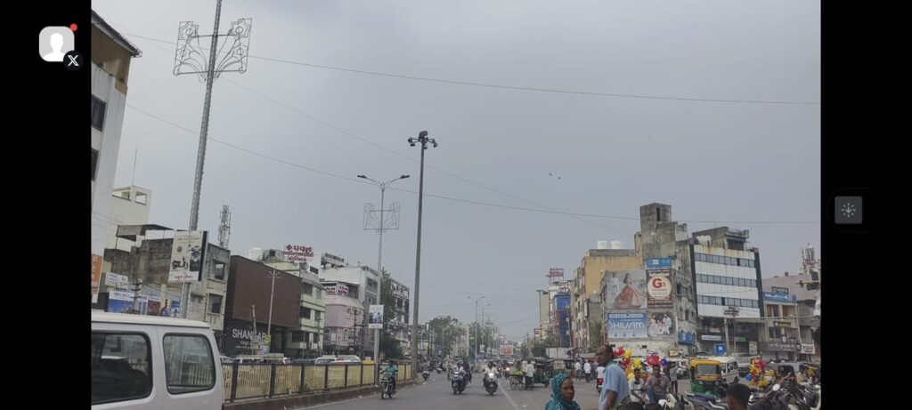 દાહોદ તેમજ આસપાસના વિસ્તારોમાં કમોસમી વરસાદ:મકાઈ, સોયાબીન સહિતના તૈયાર પાકને નુકસાનની ભીતિ