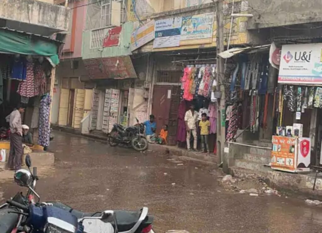 દાહોદ તેમજ આસપાસના વિસ્તારોમાં કમોસમી વરસાદ:મકાઈ, સોયાબીન સહિતના તૈયાર પાકને નુકસાનની ભીતિ