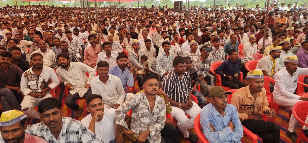 દક્ષેશ ચૌહાણ :- ઝાલોદ દાહોદ જિલ્લાના ગોવિંદ ગુરુ લીમડી તાલુકાનાં ડુંગરીમાં 'ગુજરાત જોડો જનસભા'માં 6000 થી વધુ આગેવાનો-કાર્યકરો 'આપ'માં જોડાયા; ચૈતર વસાવાના આકરા પ્રહારથી દાહોદ જીલ્લાનું રાજકારણ ગરમાયું