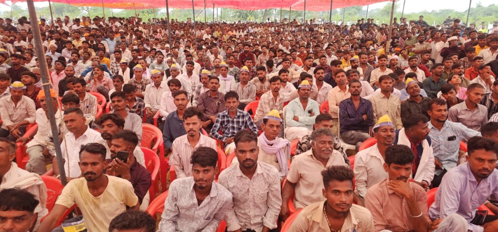 દક્ષેશ ચૌહાણ :- ઝાલોદ દાહોદ જિલ્લાના ગોવિંદ ગુરુ લીમડી તાલુકાનાં ડુંગરીમાં 'ગુજરાત જોડો જનસભા'માં 6000 થી વધુ આગેવાનો-કાર્યકરો 'આપ'માં જોડાયા; ચૈતર વસાવાના આકરા પ્રહારથી દાહોદ જીલ્લાનું રાજકારણ ગરમાયું