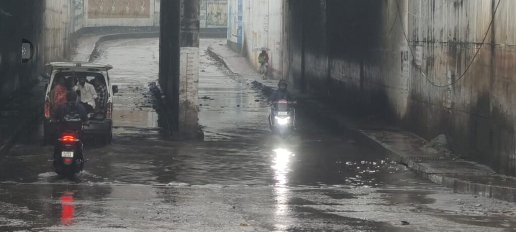 દાહોદમાં અણધાર્યો વરસાદ, ડાંગરના પાકને નુકસાન: ઝાલોદમાં 15, ગરબાડામાં 12 મિ.મી. વરસાદ, ખેડૂતો ચિંતામાં.