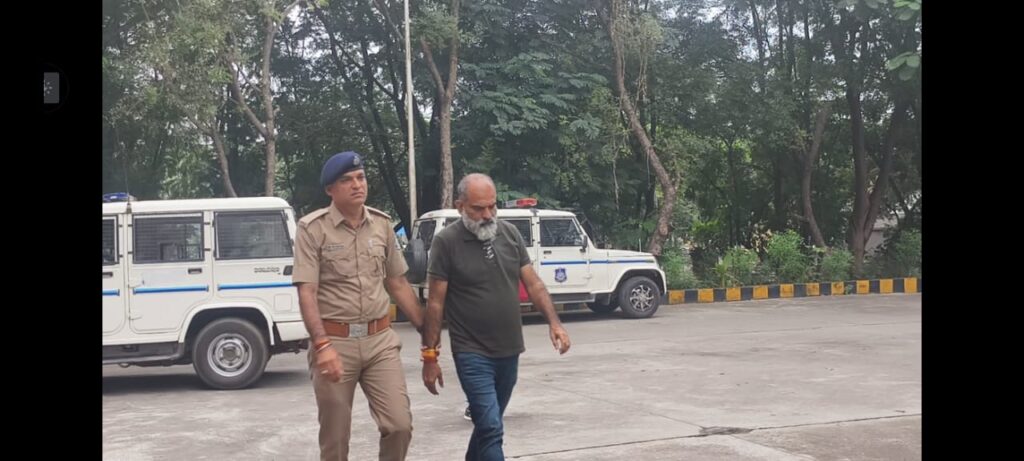 નકલી NA પ્રકરણમાં દાહોદ પોલીસને મોટી સફળતા — મુખ્ય સૂત્રધાર રામુ પંજાબી અમદાવાદથી ઝડપાયો. એક વર્ષથી ફરાર રામકુમાર સેવકરામ પંજાબી ઉર્ફે રામુ પંજાબી ટેકનિકલ સૂત્રો અને બાતમીના આધારે પોલીસે દબોચ્યો;