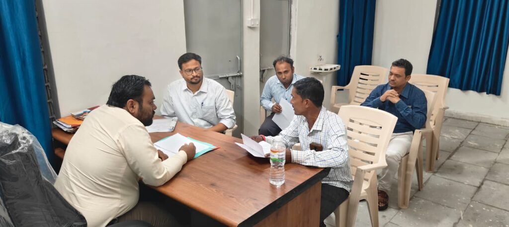 *ઝાલોદ ખાતે તાલુકા સ્વાગત કાર્યક્રમમાં લીમખેડા પ્રાંત અધિકારીશ્રી વાય કે વાઘેલા ની અધ્યક્ષતામાં યોજાયો* *અરજદારોના વિવિધ પ્રશ્નોનો સંતોષકારક નિવારણ લાવતાં લીમખેડા પ્રાંત અધિકારીશ્રી વાય કે વાઘેલા*