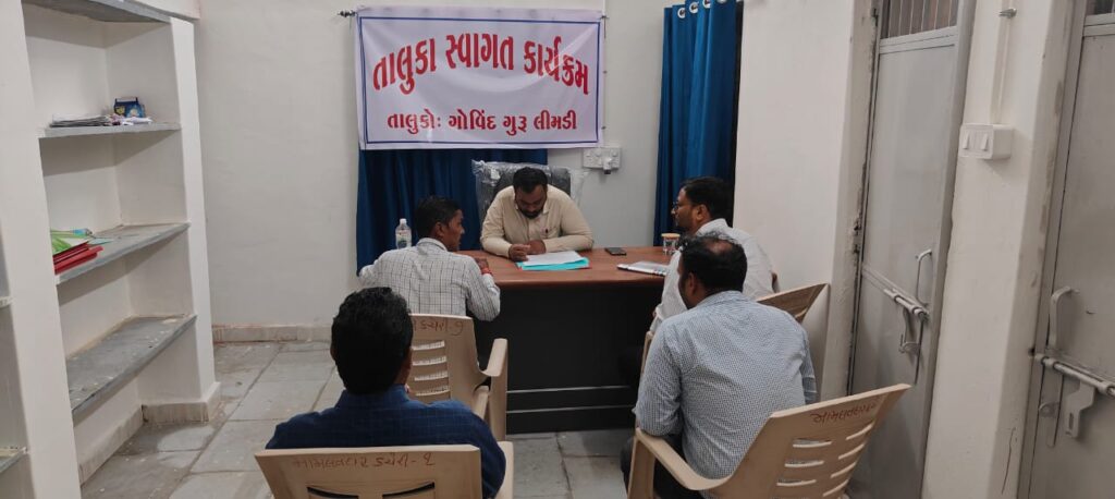 *ઝાલોદ ખાતે તાલુકા સ્વાગત કાર્યક્રમમાં લીમખેડા પ્રાંત અધિકારીશ્રી વાય કે વાઘેલા ની અધ્યક્ષતામાં યોજાયો* *અરજદારોના વિવિધ પ્રશ્નોનો સંતોષકારક નિવારણ લાવતાં લીમખેડા પ્રાંત અધિકારીશ્રી વાય કે વાઘેલા*