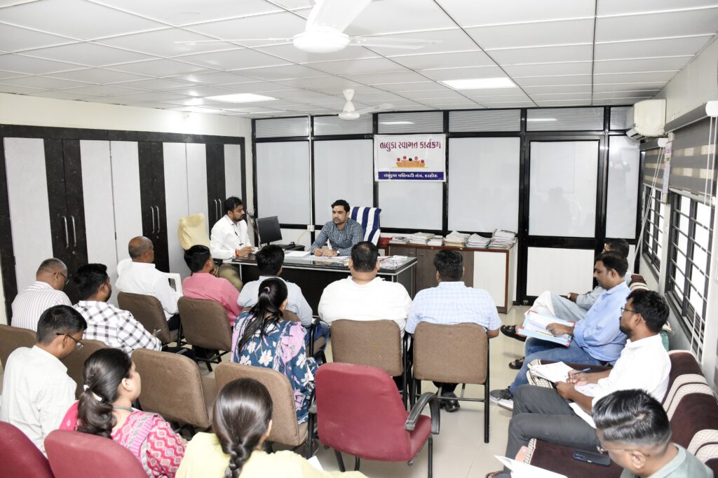 *દાહોદ પ્રાંત અધિકારીશ્રી મિલિંદ દવેના અધ્યક્ષ સ્થાને ' રન ફોર યુનિટી ' હેઠળ બેઠક યોજાઈ* *૩૧મી ઓક્ટોબરે દાહોદમાં જિલ્લા કક્ષાની યોજાશે " રન ફોર યુનિટી*