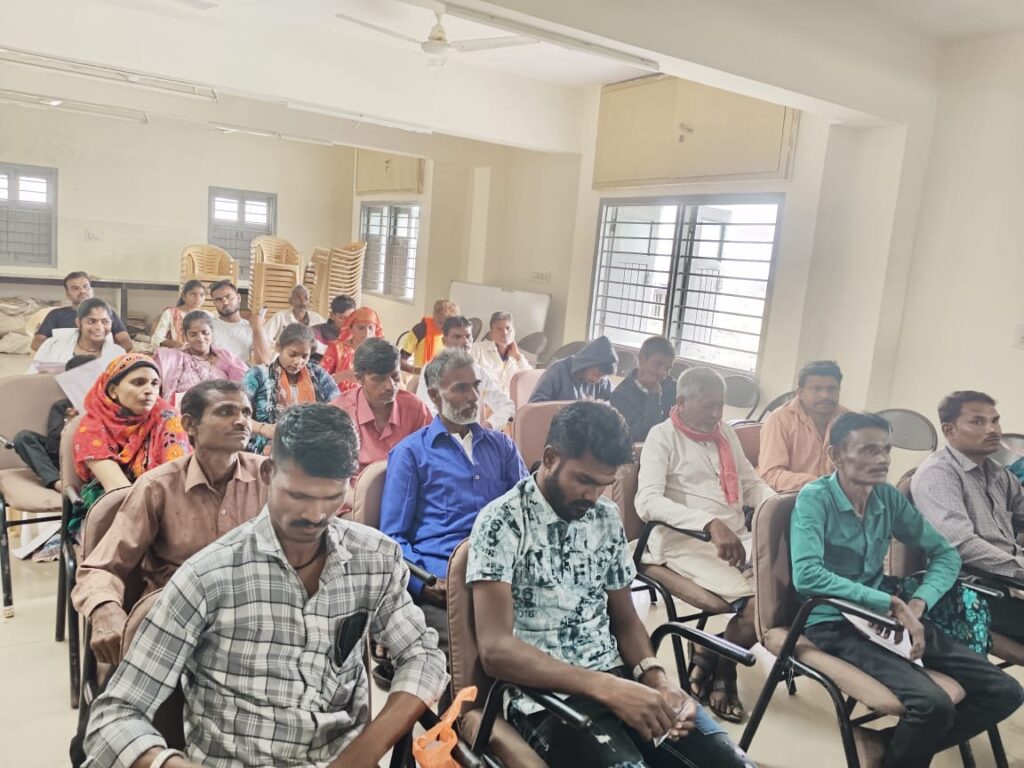 દાહોદ જિલ્લાના ગરબાડા ખાતે ટીબી ચેમ્પિયન્સને ટીબીની તાલીમ* *ટીબીમાંથી સાજા થયેલા વ્યક્તિઓના જ્ઞાન અને કૌશલ્યોને મજબૂત કરીને ટીબી નાબૂદીના પ્રયાસોમાં તેમને મોટી ભૂમિકા ભજવવા માટે સશક્ત બનાવતુ દાહોદ જિલ્લાનું આરોગ્ય વિભાગ*