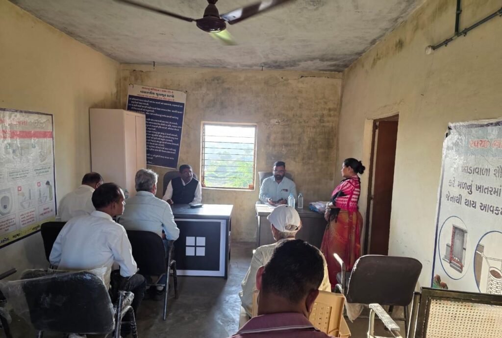 દાહોદ જિલ્લા કલેકટરશ્રી યોગેશ નીરગુડે દ્વારા ઝાલોદ તાલુકાના ટાઢાગોળા ગામે સામાન્ય ગ્રામપંચાયત દફતર તપાસણી કરી સાથે ગામની આકસ્મિક મુલાકાત લીધી હતી