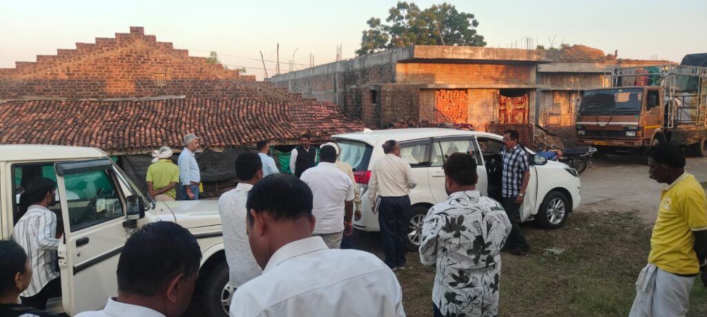 દાહોદ જિલ્લા કલેકટરશ્રી યોગેશ નીરગુડે દ્વારા ઝાલોદ તાલુકાના ટાઢાગોળા ગામે સામાન્ય ગ્રામપંચાયત દફતર તપાસણી કરી સાથે ગામની આકસ્મિક મુલાકાત લીધી હતી