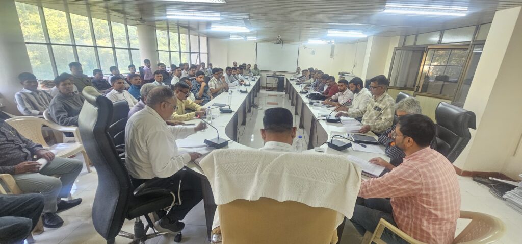 ઝાલોદ 130 વિધાનસભાના દરેક મતદારના ઘરની મુલાકાત લઇ કામગીરી શરૂ થઈ ગઈ છે. ખાસ અભિયાન SIR અંતર્ગત બીએલઓ ઘરે ઘરે જઈને ફોર્મ ભરવાનું કરશે