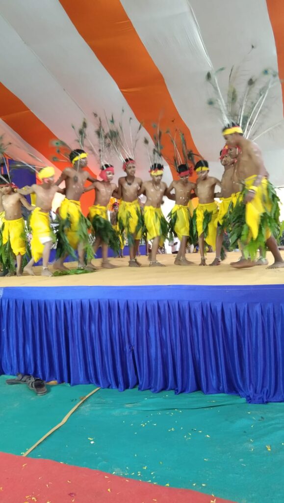 વડાપ્રધાન નરેન્દ્ર મોદીની વર્ચ્યુઅલ ઉપસ્થિતિમાં  *ફતેપુરા તાલુકામાં ભગવાન બિરસા મુંડાની 150મી જન્મ જયંતિની ઉજવણી કરવામાં આવી: રાજ્યકક્ષાના મંત્રી કૌશિક વેકરીયા ઉપસ્થિતિ રહ્યા*