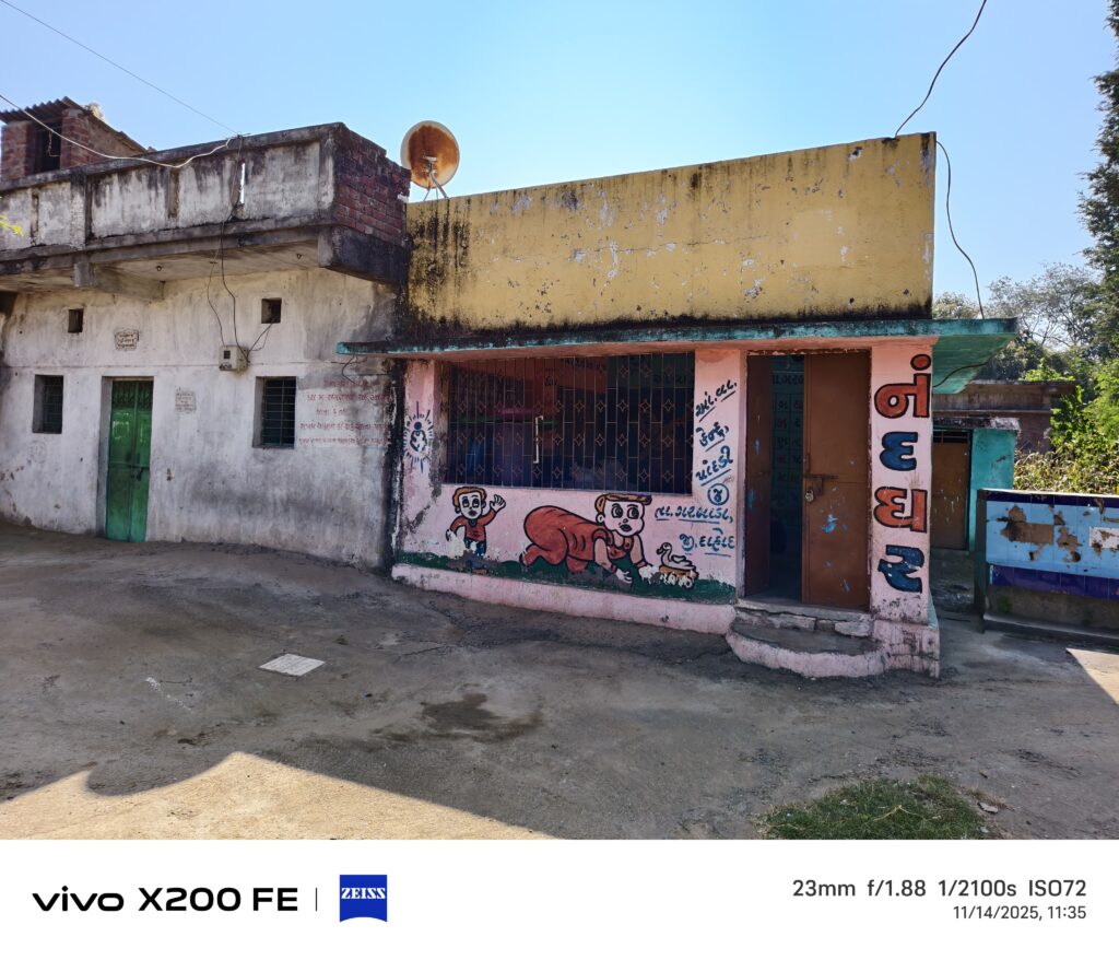 ગરબાડા તાલુકાના જુદાજુદા અંતરિયાળ વિસ્તારોમાં ચાલતી આંગણવાડીઓમાં લોલમપોલ.. બબ્બે ત્રણ ત્રણ મહિનાસુધીનો બાળકોને આપવામાં આવતો નાસ્તાનો જથ્થો જેસે થે..