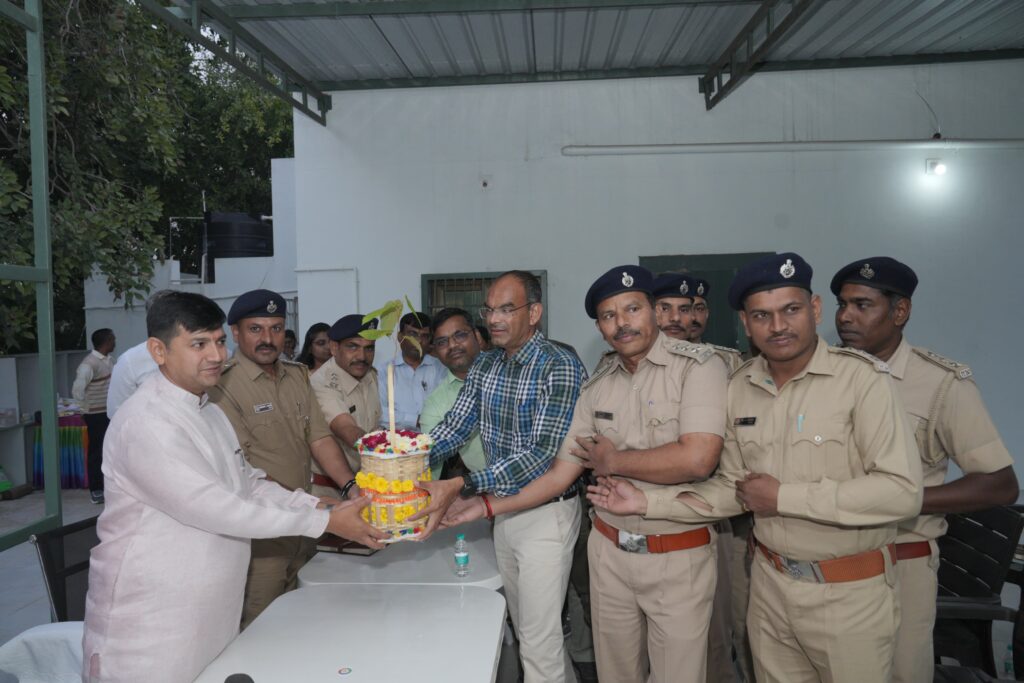 *રાજ્ય કક્ષાના મંત્રીશ્રી પ્રવિણભાઈ માળી એ લીધી નાયબ વન સંરકક્ષકશ્રીની કચેરી, દાહોદની લીધી મુલાકાત*