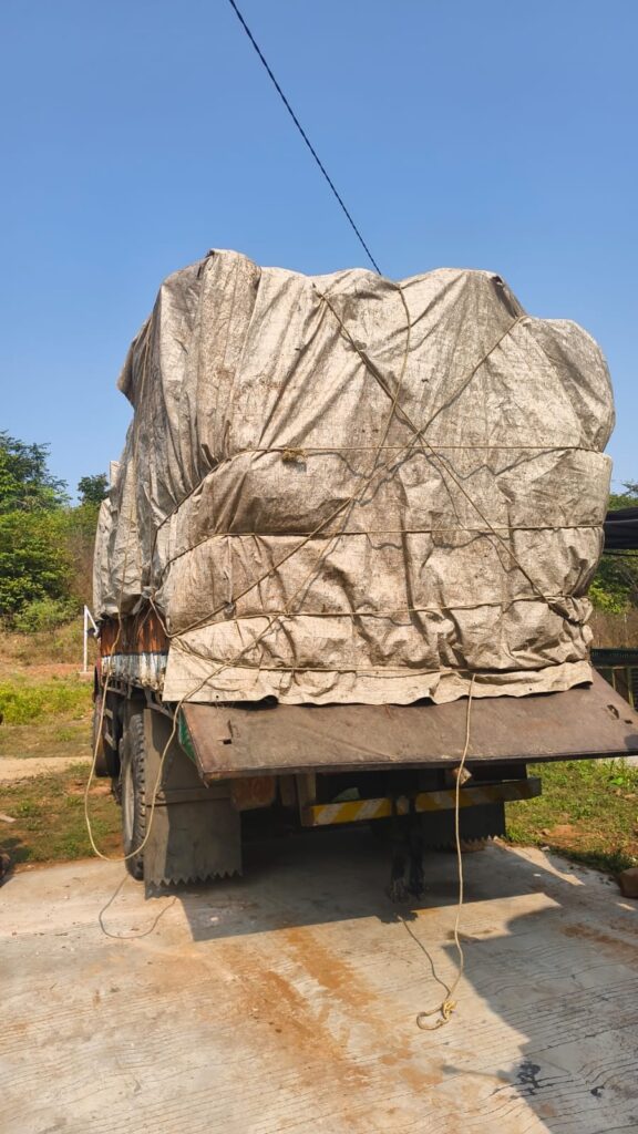 ગેરકાયદેસર લાકડાની હેરફેર અટકાવવા મહીસાગર વન વિભાગનું સફળ ઓપરેશન: બે વાહનો ઝડપાયા