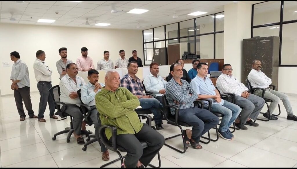 દાહોદ નગરપાલિકાના કર્મચારીઓની દિવાળી સુધરી,સાતમા પગાર પંચનો લાભ મળતા ખુશીની લહેર વર્ષોથી લટકતી માંગણીને મંજુરી મળતા દાહોદ નગરપાલિકાના કર્મચારીઓમાં આનંદનો માહોલ