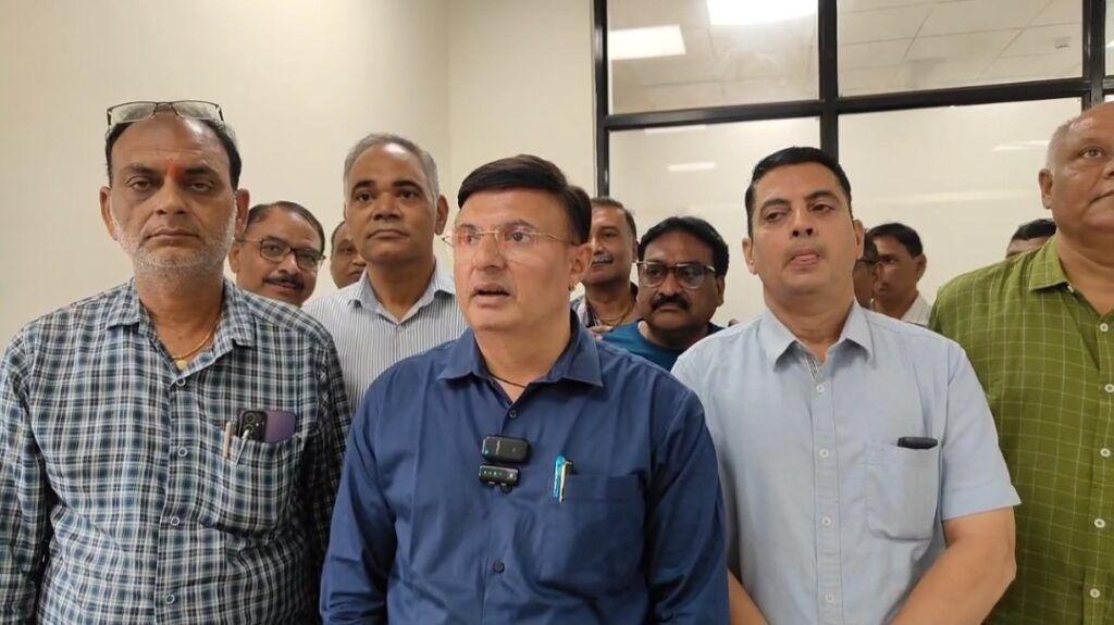 દાહોદ નગરપાલિકાના કર્મચારીઓની દિવાળી સુધરી,સાતમા પગાર પંચનો લાભ મળતા ખુશીની લહેર વર્ષોથી લટકતી માંગણીને મંજુરી મળતા દાહોદ નગરપાલિકાના કર્મચારીઓમાં આનંદનો માહોલ