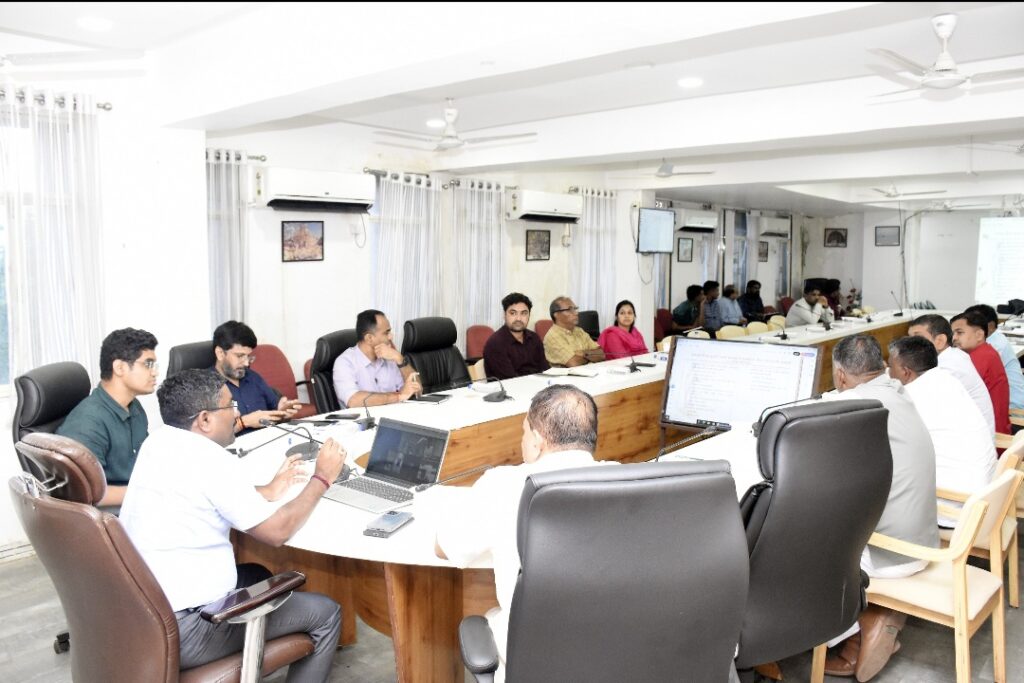 *દાહોદ કલેકટરશ્રી યોગેશ નિરગુડેના અધ્યક્ષ સ્થાને એકતા દિવસ અને બિરસા મુંડાની ૧૫૦ મી જન્મજયંતિની ઉજવણી અન્વયે બેઠક યોજાઈ* *રાજ્યભરમાં યોજાનાર ' યુનિટી માર્ચ' પદયાત્રાનો જૂનાગઢ ખાતેથી થશે શુભારંભ*