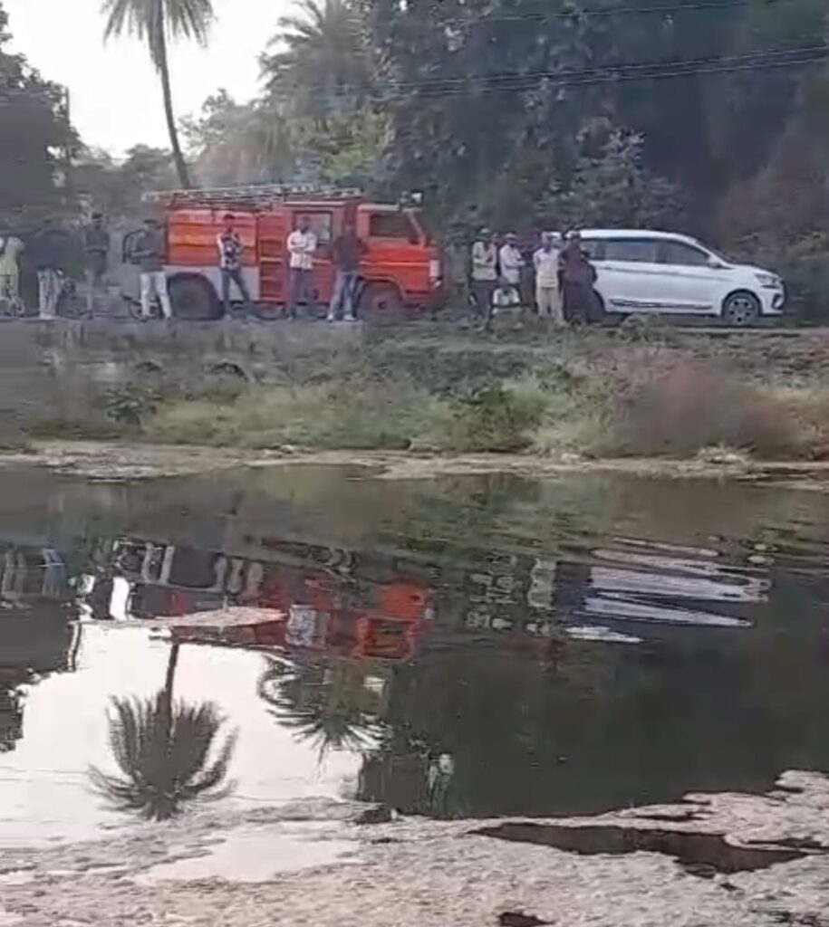 *સુખસર તાલુકાના સરસ્વાપૂર્વ ગામના 58 વર્ષીય આધેડ અકસ્માતે નદીના પાણીમાં પડતા મોત* *મૃતક 28 નવેમ્બરના રોજ નદી બાજુ ખેતરમાં જાઉં છું તેમ જણાવી ઘરેથી નીકળ્યા બાદ 30 નવેમ્બરના રોજ નદીમાંથી લાશ મળી આવી*