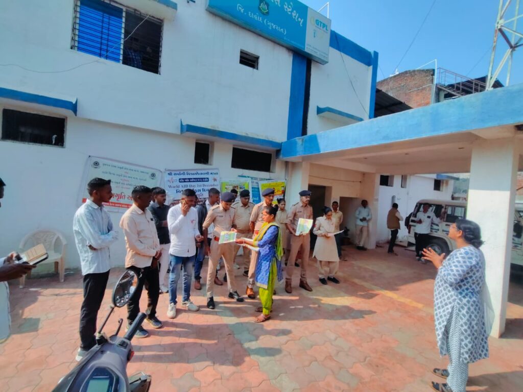 સુખસર તાલુકાના મોટીઢઢેલી પ્રાથમિક આરોગ્ય કેન્દ્ર દ્વારા પોર્ટેબલ એક્સરે કેમ્પનું આયોજન કરાયું* *સુખસર સી.એચ.સી દ્વારા સુખસર પોલીસ સ્ટેશનમાં વિશ્વ એઇડ્સ દિવસની ઉજવણી કરવામાં આવી*