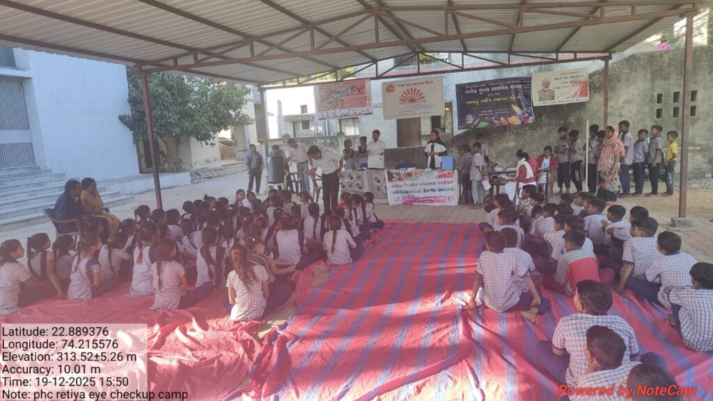 ગામે ગામ આરોગ્ય કિરણ : દાહોદ જીલ્લામાં આરોગ્યનું ઉજાસ કિરણ* *શાંતિનિકેતન હાઈસ્કુલ ખાખરીયા ખાતે યોજાયેલ સ્કુલ હેલ્થ પ્રોગ્રામની જિલ્લા વિકાસ અધિકારીશ્રીએ લીધી મુલાકાત*