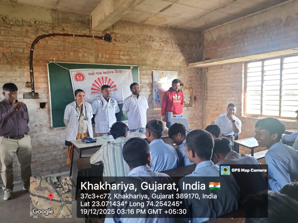 ગામે ગામ આરોગ્ય કિરણ : દાહોદ જીલ્લામાં આરોગ્યનું ઉજાસ કિરણ* *શાંતિનિકેતન હાઈસ્કુલ ખાખરીયા ખાતે યોજાયેલ સ્કુલ હેલ્થ પ્રોગ્રામની જિલ્લા વિકાસ અધિકારીશ્રીએ લીધી મુલાકાત*