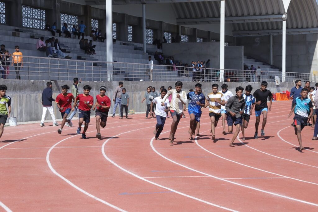 સ્માર્ટ સીટી સ્પોર્ટ્સ કોમ્પ્લેક્ષ દાહોદ ખાતે જિલ્લા કક્ષાના રમતોત્સવનો રાજ્યકક્ષાના મંત્રીશ્રી કમલેશભાઈ પટેલના હસ્તે શુભારંભ*