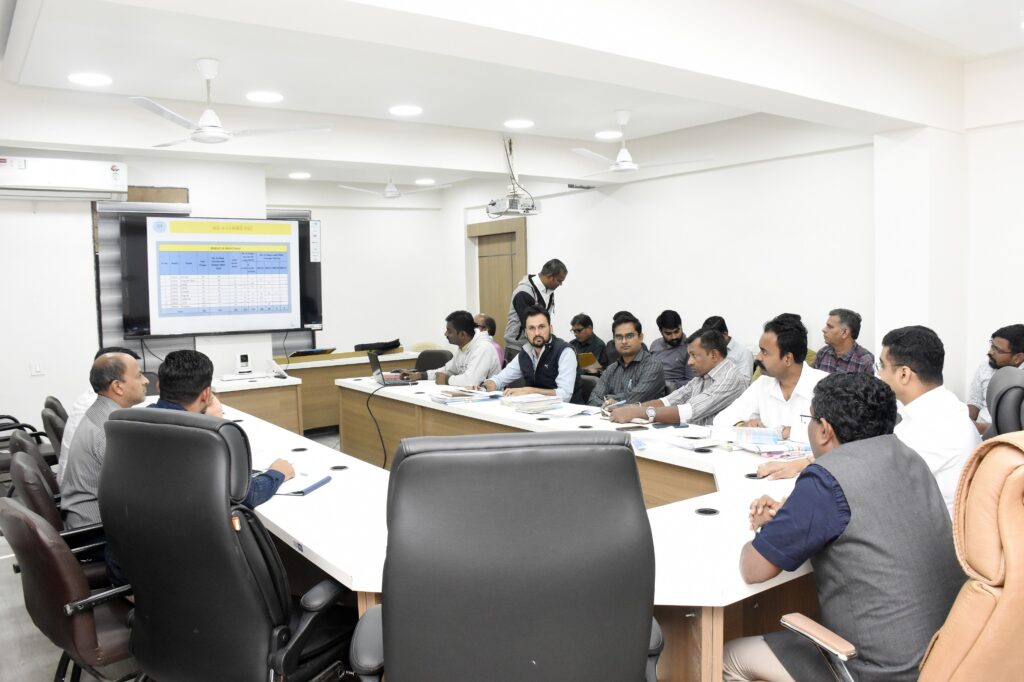 જિલ્લા કલેકટરશ્રી યોગેશ નીરગુડેના અધ્યક્ષ સ્થાને ડિસ્ટ્રીક વોટર અને સેનીટેશન મિશનની સમીક્ષા બેઠક યોજાઈ*