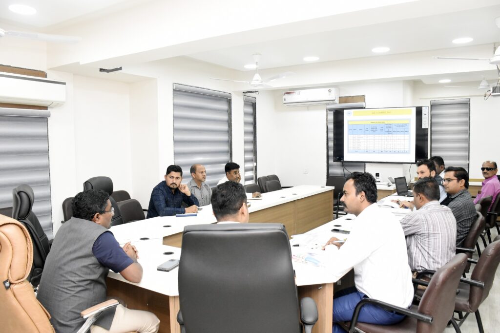 જિલ્લા કલેકટરશ્રી યોગેશ નીરગુડેના અધ્યક્ષ સ્થાને ડિસ્ટ્રીક વોટર અને સેનીટેશન મિશનની સમીક્ષા બેઠક યોજાઈ*