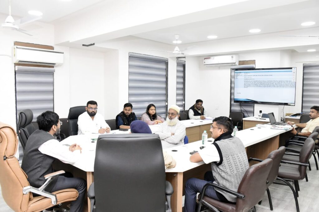 *અધિક નિવાસી કલેક્ટરશ્રી જે. એમ. રાવલના અધ્યક્ષ સ્થાને જિલ્લા સ્વાગત કાર્યકમ યોજાયો* *વહેલી તકે તમામ અરજીઓનો નિકાલ લાવવા અધિક નિવાસી કલેક્ટરશ્રીએ સંબંધિત અધિકારીઓને આપી સુચના*