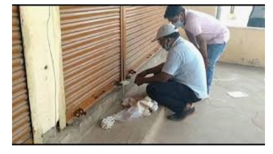  દાહોદ શહેરની એક દુકાનમાં એક્સપાયરી ડેટવાળું ખાદ્યપદાર્થની સામગ્રી મળી આવતા વહીવટી તંત્ર દ્વારા સીલ કરાઈ