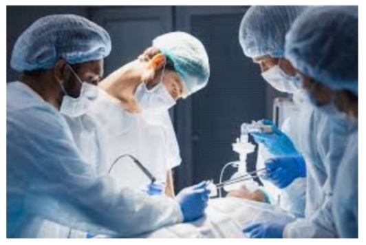 દાહોદની ઝાયડસ હોસ્પિટલમાં હ્રદયમાં 18 મીમીનું કાણું હોવા છતાં મહિલાના સ્તનમાંથી કેન્સરની ગાંઠ શસ્ત્રક્રિયા વડે દૂર કરાઈ