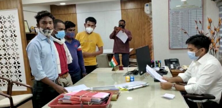  દાહોદમાં ઠક્કર ફળિયા વિસ્તારમાં રીક્ષા સ્ટેન્ડ ફાળવવા માટે ભારતીય ટ્રાઇબલ પાર્ટી દ્વારા કલેક્ટરશ્રી ને આવેદન પાઠવ્યું  