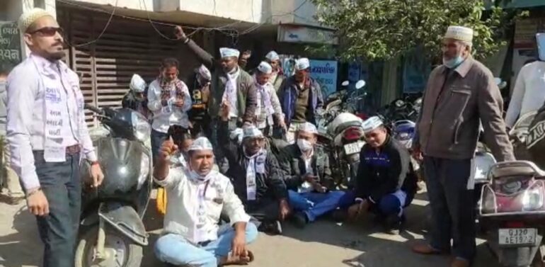 દાહોદ:ગુજરાતમાં હેડ ક્લાર્કનું પેપર લીક મામલામાં ઉપવાસ પર બેસતા પહેલા જ આપ પાર્ટીના કાર્યકર્તાઓની પોલીસ દ્વારા અટકાયત..