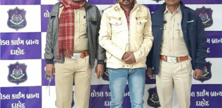  દાહોદમાં વિદેશી દારૂની  હેરાફેરીમાં સંડોવાયેલા  બુટલેગરને પાસા હેઠળ પોરબંદર જેલમાં ધકેલાયો