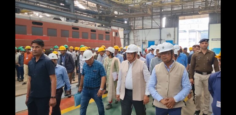  પ્રોટોકોલ પ્રથા બંધ…રેલવેમાં બ્રિટિશ સમયથી ચાલી રહેલી પરંપરા પર લાગી બ્રેક:જીએમના રાજાશાહી ઠાઠ-માઠ સમાન વાર્ષિક ઇન્સ્પેક્શન બંધ કરવાનો રેલવેનો નિર્ણય..