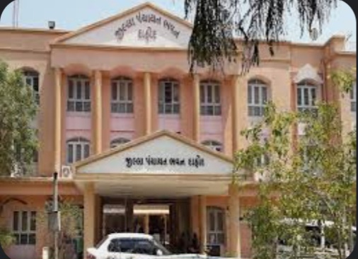  જિલ્લા પંચાયતના સભાખંડમાં સામાન્ય સભા યોજાઈ.. દાહોદ જિલ્લામાં ૨૦૧૪ પ્રાથમીક શાળાઓ જર્જરીત હાલતમાં:કોઈ પણ કોન્ટ્રાક્ટર ટેન્ડર ભરવા તૈયાર નથી