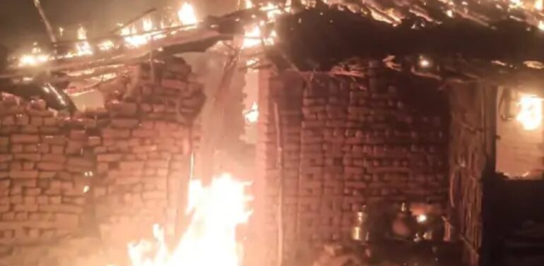  ધાનપુરના લખણા ગોજીયામાં ઘરમાં આગ લાગતા પરિવારજનોમાં નાસભાગ, પથારીવશ વૃદ્ધા બહાર ન નીકળી શકતા ભડથું થયાં..